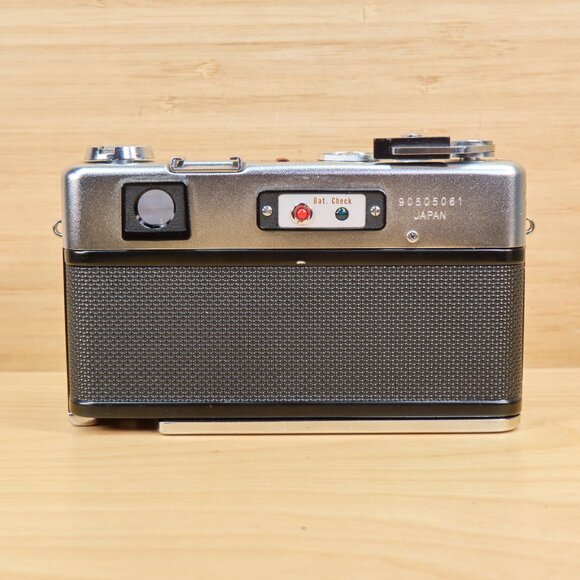 Yashica Electro 35 Vintage Rangefinder 35 mm Film Camera, Made in Japan - Picture 9 of 12
